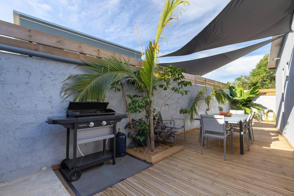 Villa Benjoin St-Pierre Piscine Chauffee Et Mer Saint Pierre Exterior photo